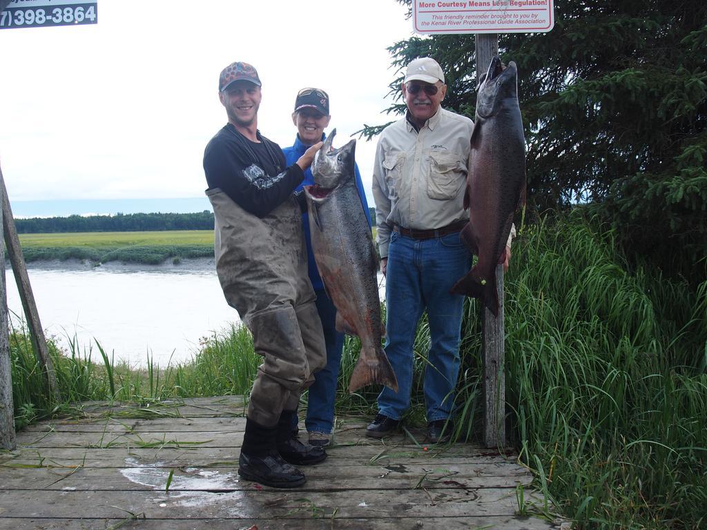 Salmon Catcher Lodge Кенай Екстериор снимка
